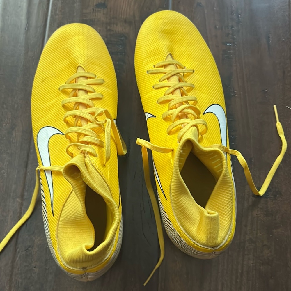 Nike mercurial soccer cleats- barely worn